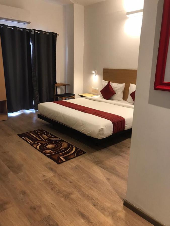 Badarpur Hotel Aarkay Palace מראה חיצוני תמונה