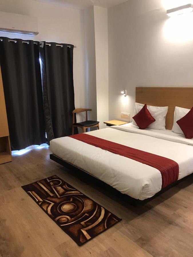 Badarpur Hotel Aarkay Palace מראה חיצוני תמונה
